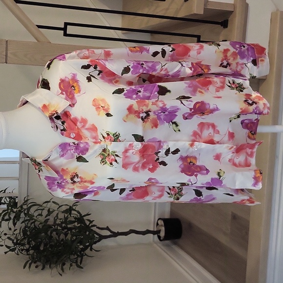 Brand New Floral Blouse - Picture 3 of 5